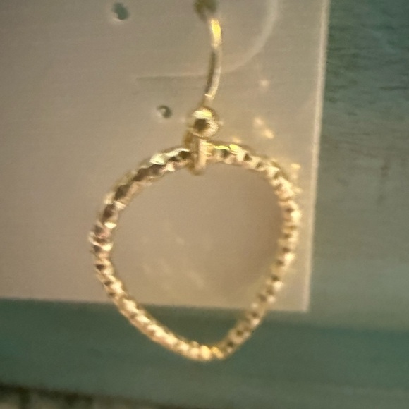 🌸4 for $10 NWT Hannah Gold-Toned Textured Oval Earrings - Picture 4 of 5